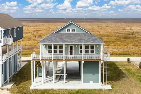 Fins & Feathers 3 Bedroom Home