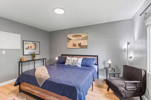 Spacious Apartment with Free Parking