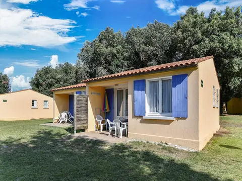 Gite le Chene Vert in a Holiday Park