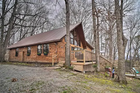 Douglas Lake Cabin w/ Mountain-view Deck & Grill