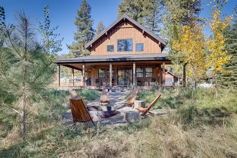 Cozy Cabin Nestled at the Base of Tamarack Resort!