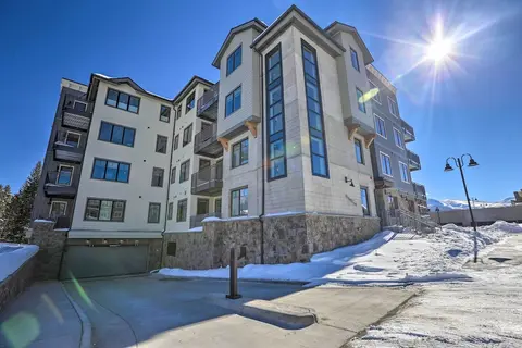 Winter Park Condo w/ Fireplace - 4 Mi to Slopes!