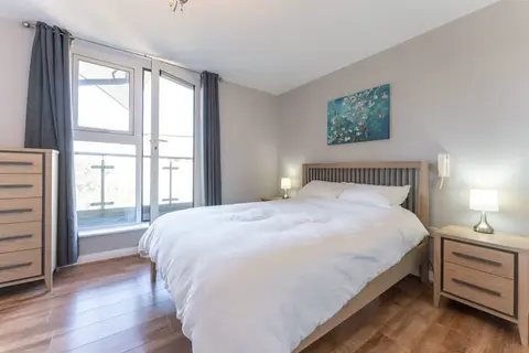 Luxury 2 Bed Apartment Parking by NEC Solihull