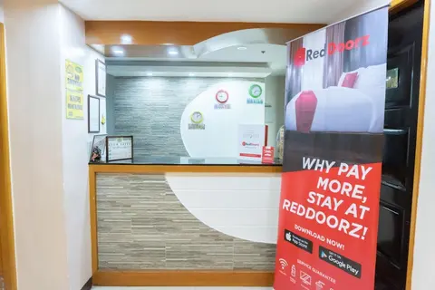 RedDoorz near Starmall Alabang