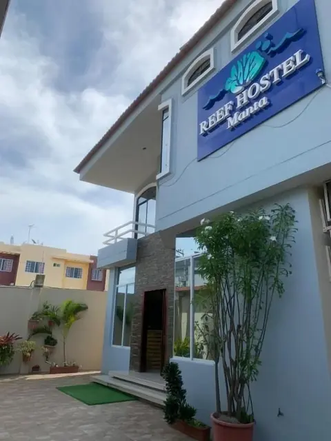 Reef Hostel Manta