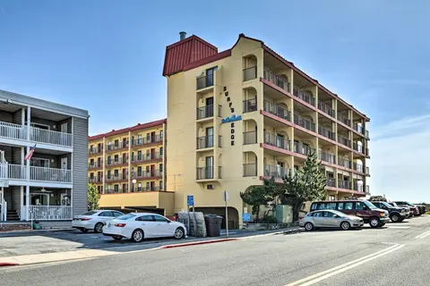 Balcony & Beach Access: Inviting Ocean City Condo