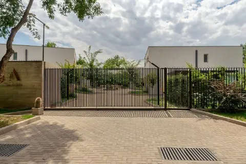 Moderna Casa con Estilo en Chacras