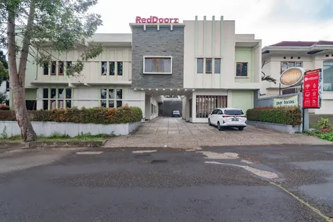 RedDoorz @ Sersan Bajuri Atas
