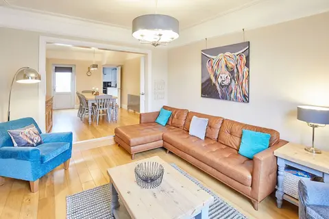 Host Stay Hutton House