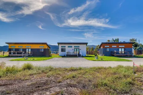Mtn-view Tiny Home w/ Grill Near Skiing!