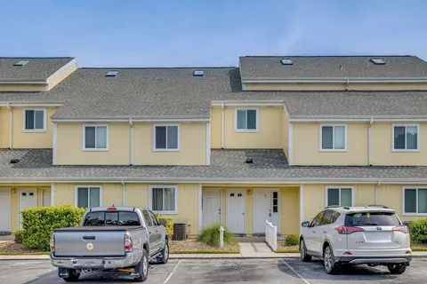 Emerald Isle Condo Near Beach w/ Screened Porch!