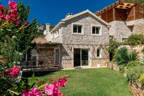 Stone Houses Dingač