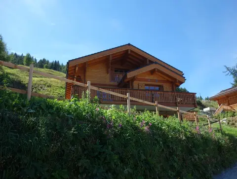 Chalet in Les Masses With ski Storage