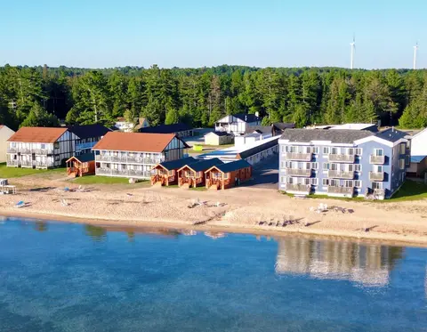 Waterfront Inn - Mackinaw City