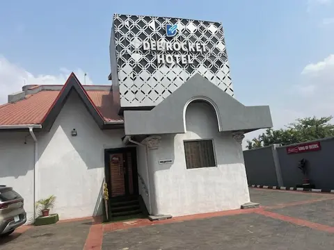 Dee Rocket Hotel
