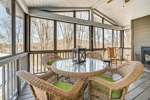 Nolin Lake Gem: Waterfront Retreat w/ Balcony!