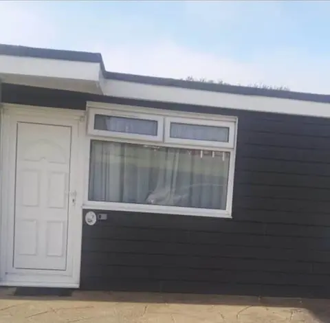 2 Bedroom Chalet Near the Beach