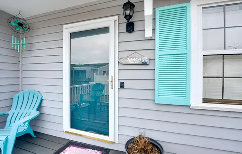 Sunny North Myrtle Beach Home: Walk to Ocean!
