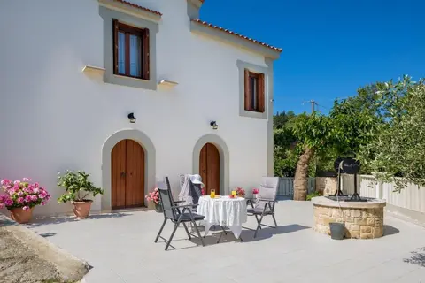 Panethimos House in Nature