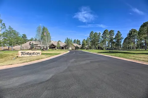 Cozy Show Low Cabin w/ Golfing & Paved Hiking!