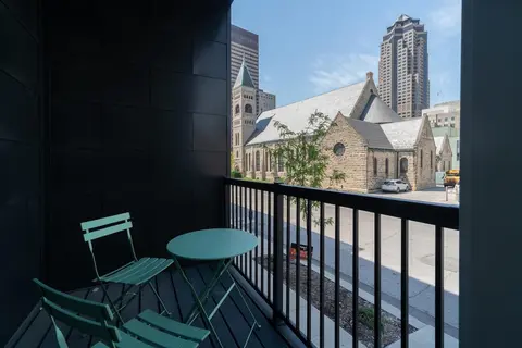 Des Moines Designer 1BD 1BA Downtown Apartment