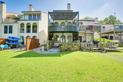 7 Mi to Winery: Lakefront Rockwall Home w/ Deck