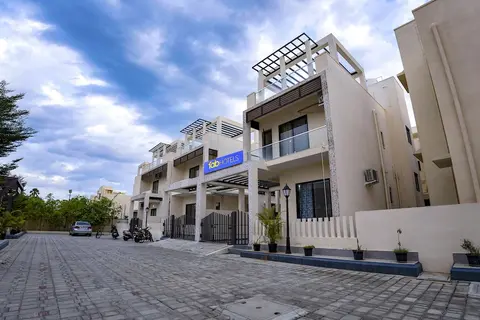 Fabhotel Continental Lebe Inn