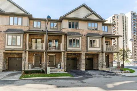 3BR 2 5BA Townhome 1 min to the Beach BBQ Parking