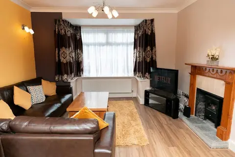House - Sleeps 5 - Ensuite Bedrooms