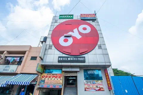 OYO Flagship 18338 White Fort