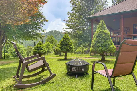 Wraparound Porch w/ Views: Blue Ridge Mtn Gem!