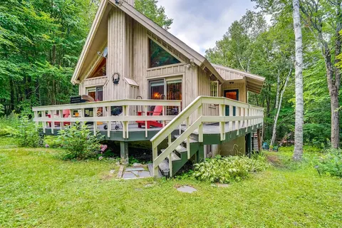 Woodsy Cabin w/ Fire Pit ~ 8 Mi to Mount Snow