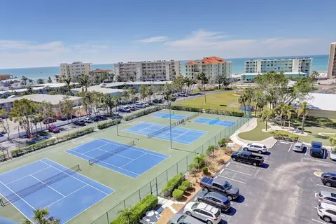 Bayshore Yacht & Tennis 216