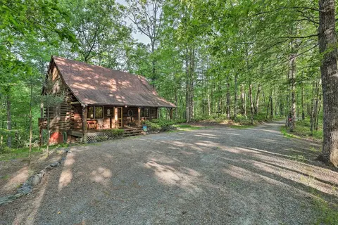 Serene Brevard Cabin ~ 7 Miles to State Forest!