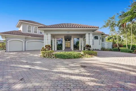 Lavish 8 Br Estate with Pool & Courts