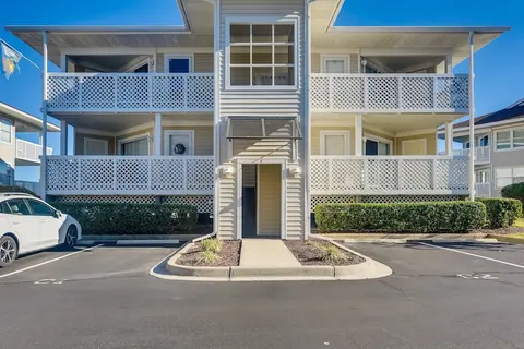 NMB Condo: Walk to the Beach or Use the Pool!