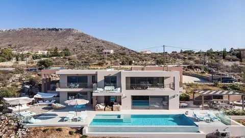 A Sublime Villa in Kokkino Horio