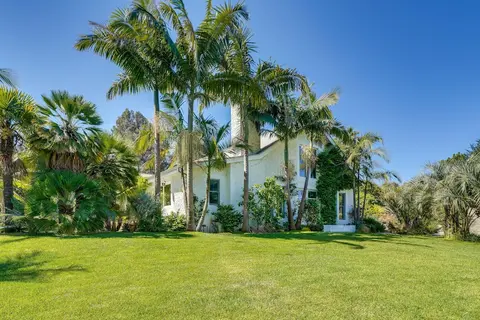 Farmhouse-chic Carpinteria Cottage w/ Pool Access