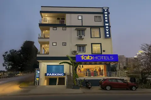 Fabhotel Three Waves