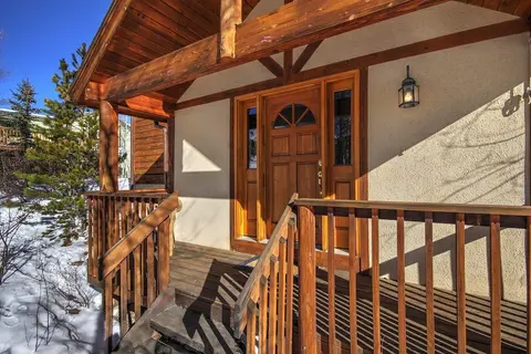 Sauterne Sanctuary 3br 3ba 3 Bedroom Home by RedAwning