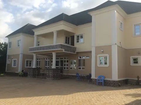 Santarosa Suites & Bar