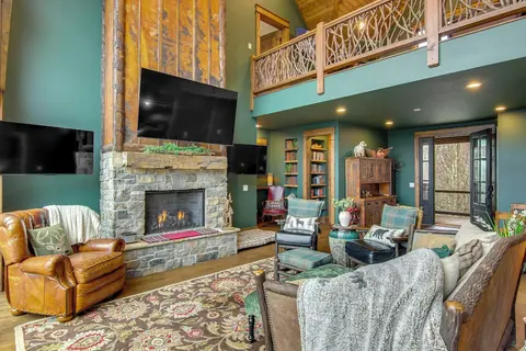 Sip on Deck & Enjoy Views! Mtn Lodge in Glenville