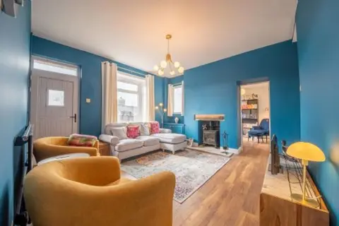 Host Stay Corner Cottage
