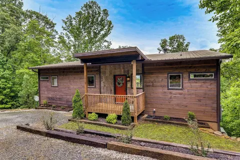 2 Decks, Grill, Hot Tub: Mountain Cabin in Murphy