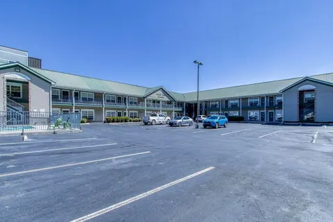 Colonial Crest 110 - Great Location! - You Can Walk To Town! 2 Bedroom Condo by RedAwning
