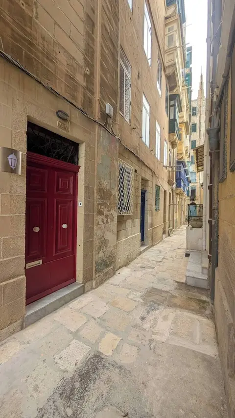 Apartment in Valletta by Ruwts