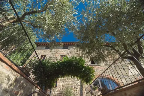 Holiday Home Features a Garden Features and Free Wifi