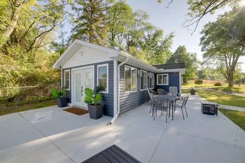 Stylish Grass Lake Retreat - Steps to Park!