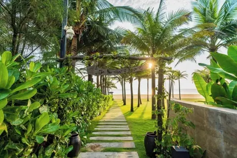 Beachfront Luxury Villa: Your Private Paradise