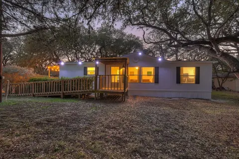 Canyon Lake Grill and Firepit Walk to Lake